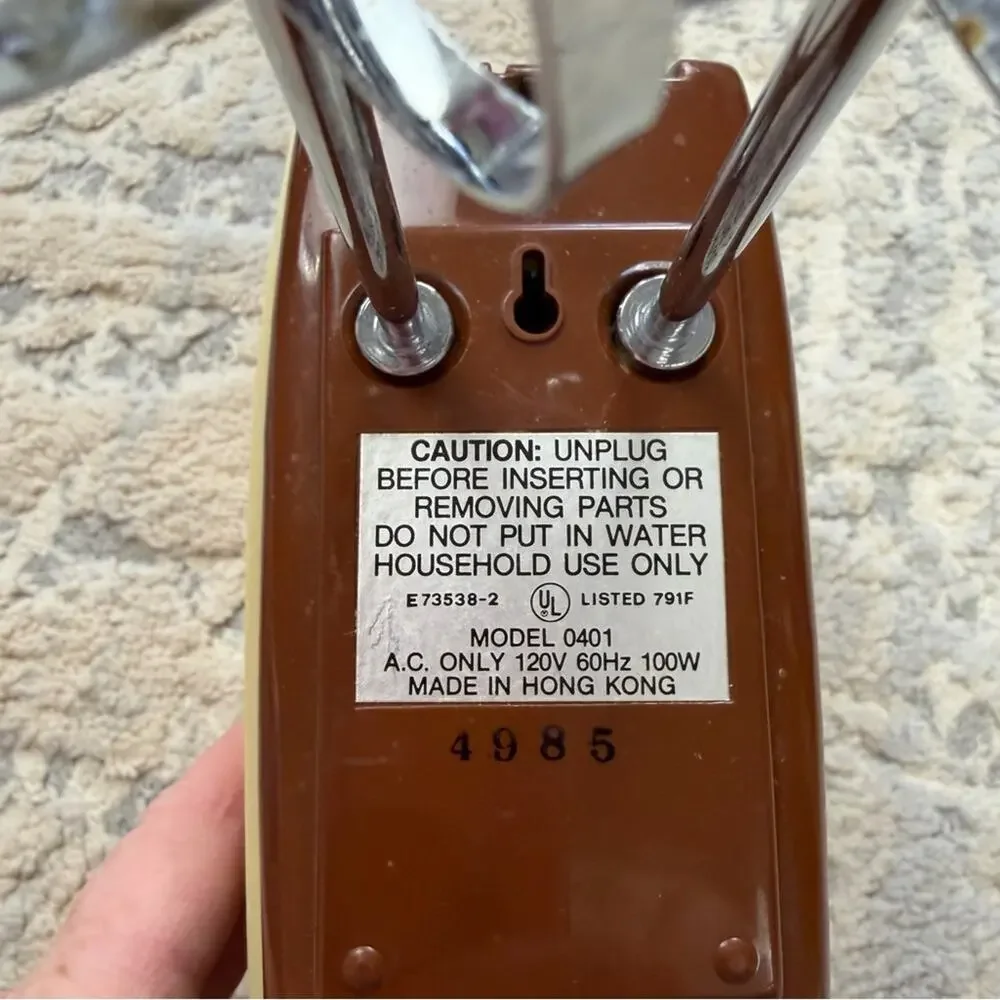 Vintage Robeson Hand Mixer w/Beaters 5-speed Almond & brown country kitchen